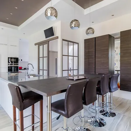 Private Le Kervan * Αρασόν